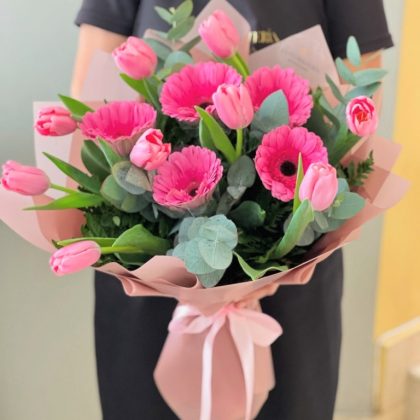 Tulipanes y gerberas